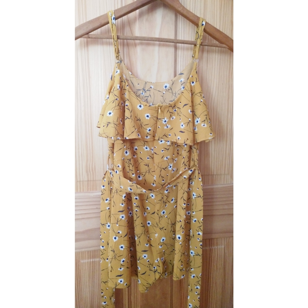 Ditsy Floral Ruffle Romper - Picture 2 of 4